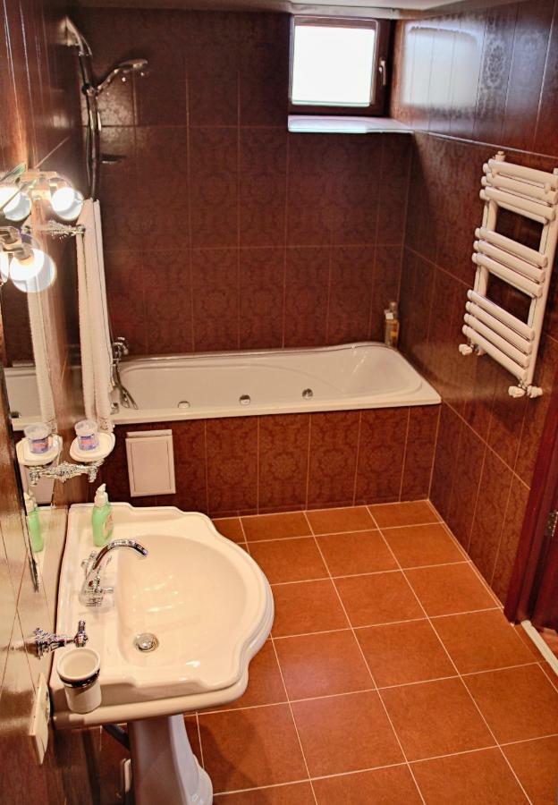 Tsaghkunq Guest House Sevan Quarto foto